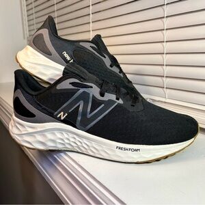 New Balance Fresh Foam Arishi V4 WARISEK4 Black Running Shoes Women's Size 9 B